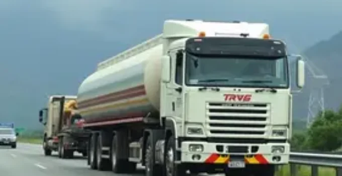 choque com caminhão de combustível