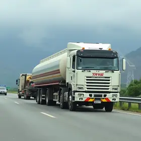 choque com caminhão de combustível